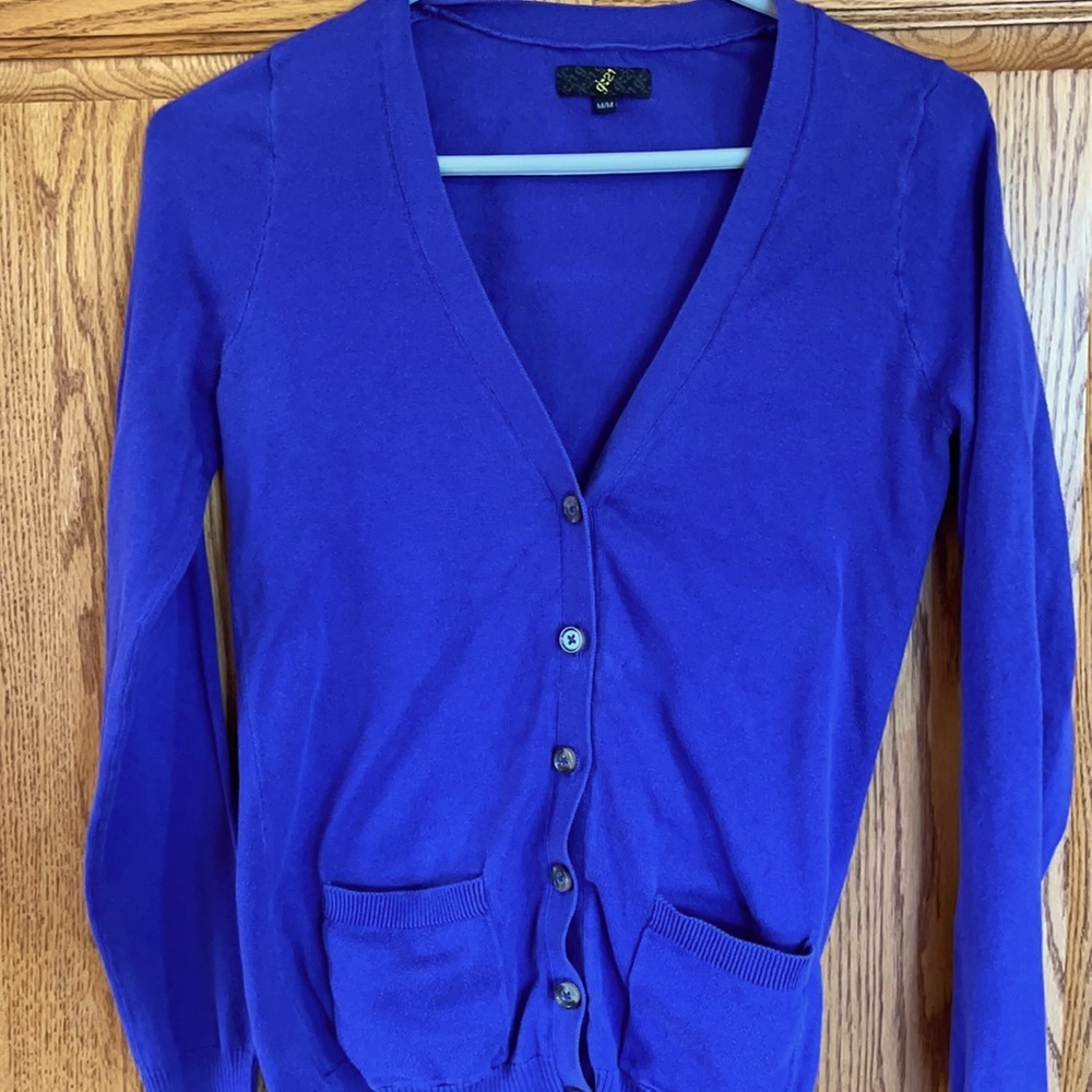 g:21 blue button up sweater size M🥰